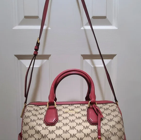 Michael Kors Purs Studio Mercer Medium Heritage Logo Duffel in Natural WineRed. - Picture 2 of 14